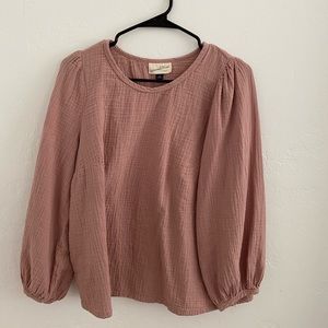 Universal thread light pink gauze material top Size medium, worn once